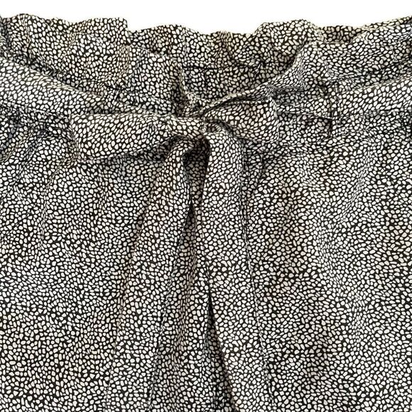 Thread + Supply ~ paperbag style shorts ~ size M - Picture 4 of 4